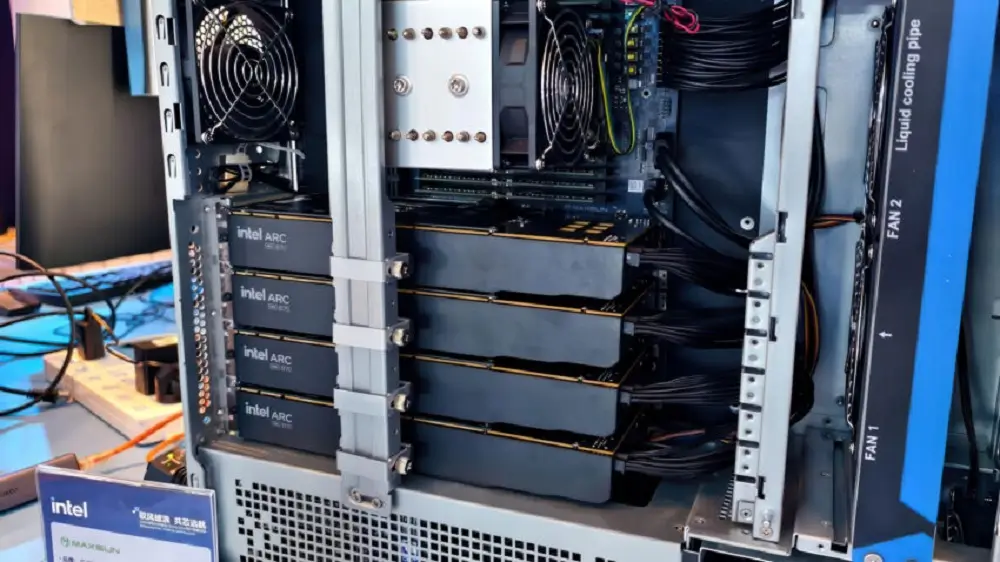 Hệ thống MAXSUN kết hợp Intel Arc Pro B70 32GB